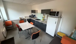  LOCAL D'ACTIVITES SAINT-JACQUES-DE-LA-LANDE 710 m²