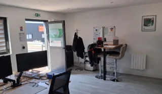  LOCAL D'ACTIVITES 245 m² CAUDAN