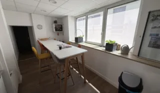  BUREAUX LOCAUX COMMERCIAUX  141 m2 NANTES