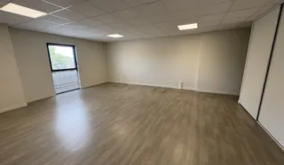  LOCAUX D'ACTIVITES / BUREAUX 340 m² GOUESNOU