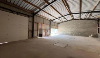  LOCAL D'ACTIVITES AVEC SHOWROOM BREAL-SOUS-MONTFORT 200 m²