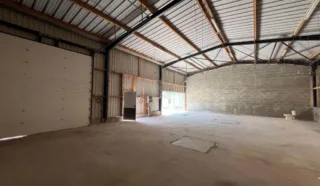  LOCAL COMMERCIAL AVEC SHOWROOM BREAL-SOUS-MONTFORT 130 m²
