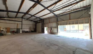  LOCAL COMMERCIAL AVEC SHOWROOM BREAL-SOUS-MONTFORT 130 m²