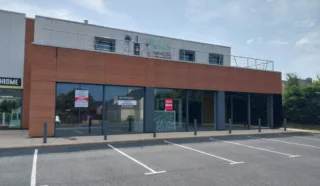  LOCAL COMMERCIAL 330 m² PLEUVEN