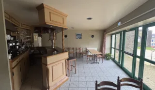  LOCAUX COMMERCIAUX 1 950 m² SIZUN