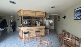  LOCAUX COMMERCIAUX 1 950 m² SIZUN
