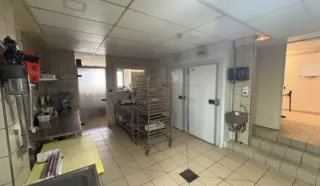  LOCAUX COMMERCIAUX 1 950 m² SIZUN