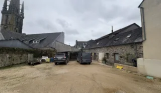  LOCAUX COMMERCIAUX 1 950 m² SIZUN