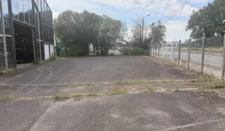  BATIMENT INDUSTRIEL 1500 m² BRUZ