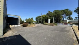 BÂTIMENT COMMERCIAL 1200 M² VANNES