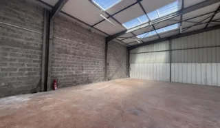  LOCAUX D'ACTIVITÉS 300 M² TREILLIERES