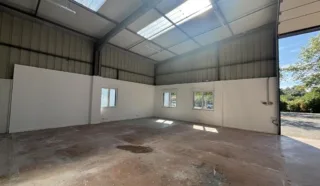  LOCAUX D'ACTIVITÉS 300 M² TREILLIERES