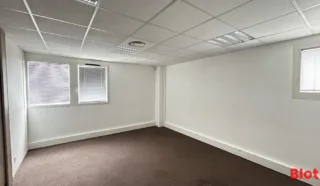  BUREAUX 221 m² ST GREGOIRE