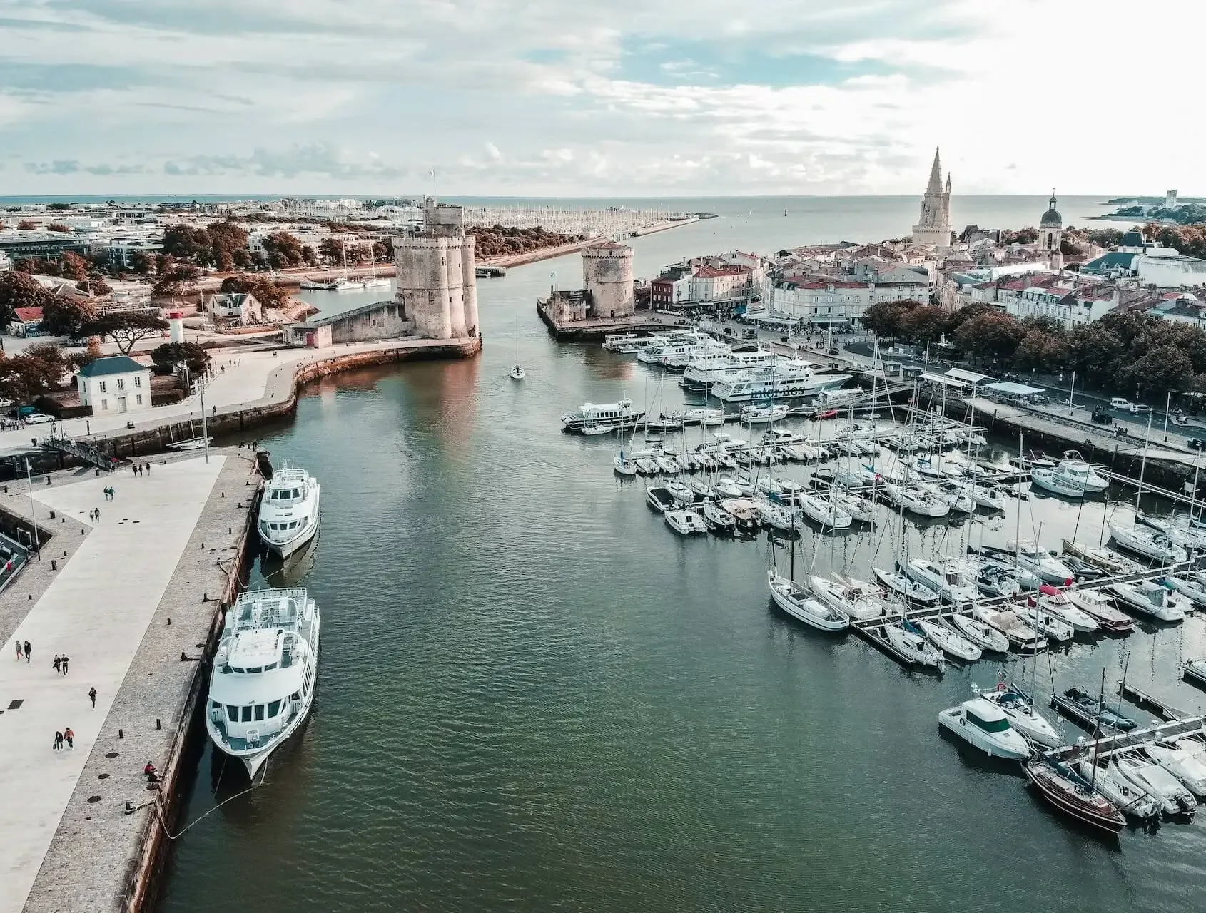 Blot se développe à La Rochelle  