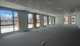  BUREAUX 690 m² SAINT-JACQUES-DE-LA-LANDE