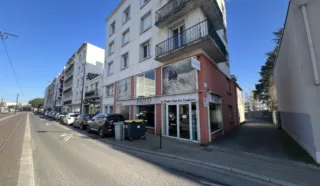  LOCAUX COMMERCIAUX 420 M² NANTES