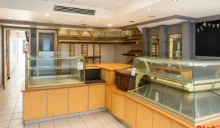  IMMEUBLE MIXTE (LOCAL COMMERCIAL ET LOGEMENT) AURAY 270 m²