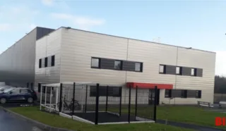  LOCAUX D'ACTIVITES 300 m² SAINT-MARTIN-DES-CHAMPS