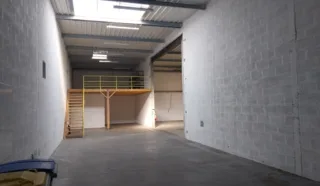  LOCAUX D'ACTIVITÉS 882 M² SAINTE LUCE SUR LOIRE