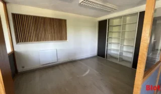  BUREAUX 100 M² MESQUER