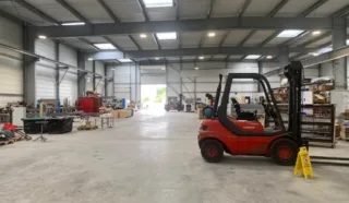  LOCAUX D'ACTIVITES 300 m² SAINT-MARTIN-DES-CHAMPS