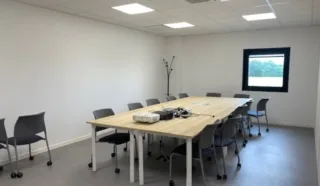  LOCAUX D'ACTIVITES 300 m² SAINT-MARTIN-DES-CHAMPS