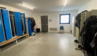  LOCAUX D'ACTIVITES 300 m² SAINT-MARTIN-DES-CHAMPS
