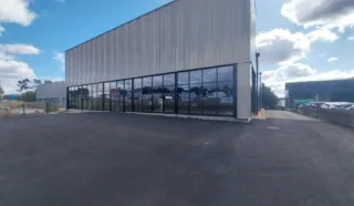  LOCAUX D'ACTIVITES 800 m² QUIMPER