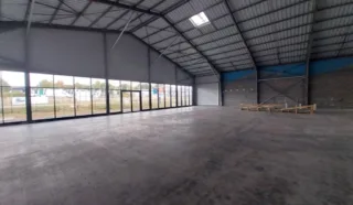  LOCAUX D'ACTIVITES 800 m² QUIMPER