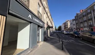  LOCAUX COMMERCIAUX 110 M² NANTES