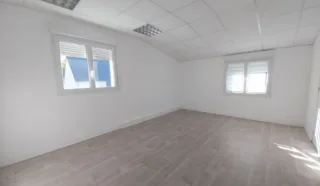 BUREAUX 58 M² SAINT LYPHARD