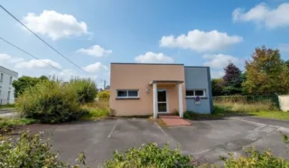  LOCAUX PROFESSIONNELS 90 m² PONTIVY