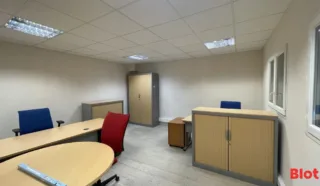  LOCAUX D'ACTIVITÉS 372 M² DONGES