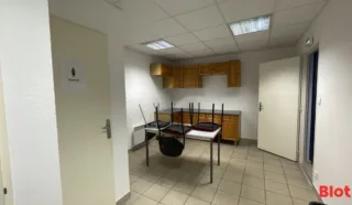  LOCAUX D'ACTIVITÉS 372 M² DONGES