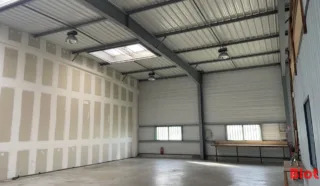  LOCAUX D'ACTIVITÉS 372 M² DONGES