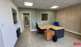  LOCAUX D'ACTIVITÉS 372 M² DONGES
