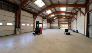  LOCAL D'ACTIVITES SERVON-SUR-VILAINE 910 m²