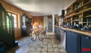  LOCAUX COMMERCIAUX AVEC HABITATION DINAN 178 m²
