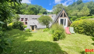  LOCAUX COMMERCIAUX AVEC HABITATION DINAN 178 m²