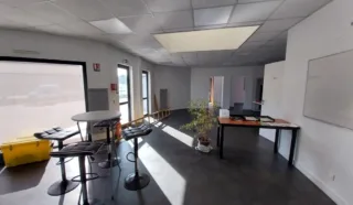 LOCAL PROFESSIONNEL BUREAUX 170 m² BAUD