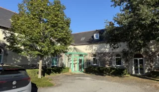  BUREAUX/COMERCE 263 m² CHARTRES DE BRETAGNE