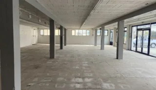  LOCAUX COMMERCIAUX QUEVERT 300 m²