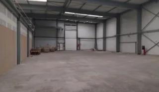  LOCAL D'ACTIVITÉS / COMMERCIAL THEIX 3 352 m²