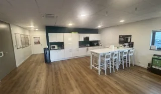  LOCAUX D'ACTIVITÉS 700 M² VIGNEUX DE BRETAGNE