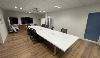  LOCAUX D'ACTIVITÉS 700 M² VIGNEUX DE BRETAGNE