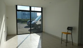  BUREAUX / LOCAUX COMMERCIAUX LANVALLAY 341 m²