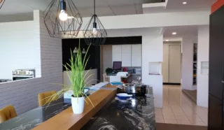  BUREAUX / LOCAUX COMMERCIAUX LANVALLAY 341 m²