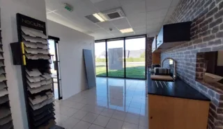  BUREAUX / LOCAUX COMMERCIAUX LANVALLAY 341 m²