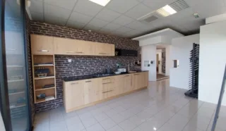  BUREAUX / LOCAUX COMMERCIAUX LANVALLAY 341 m²
