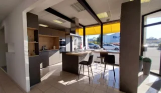  BUREAUX / LOCAUX COMMERCIAUX LANVALLAY 341 m²